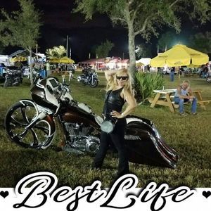 Meet your Posher, Adrianne